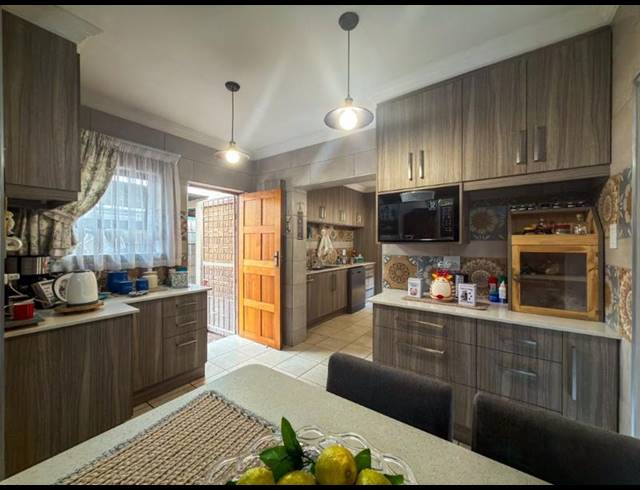 5 BEDROOM HOUSE FOR SALE IN BRACKENDOWNS